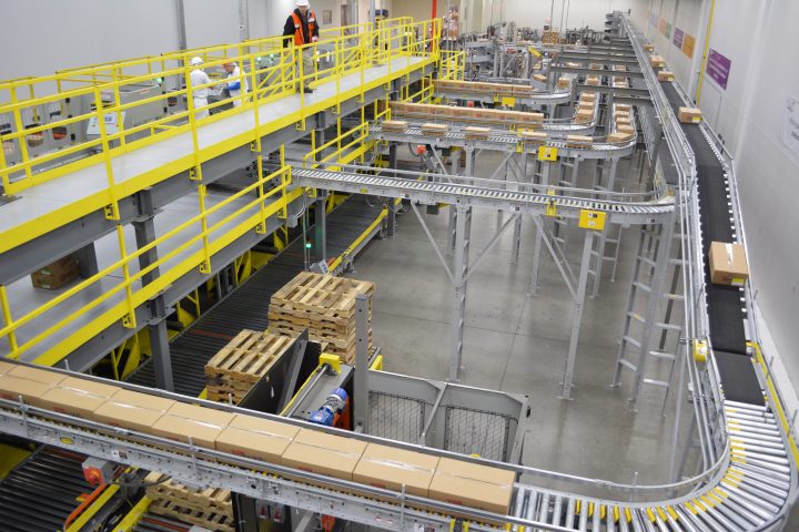 Image of multiple infeed conveyors moving product cases.