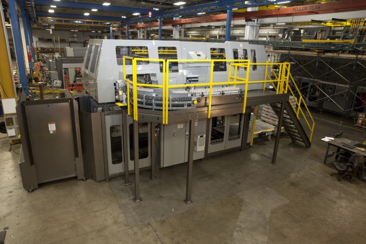 Image of a HL6200 high level palletizer with a Curved Infeed.